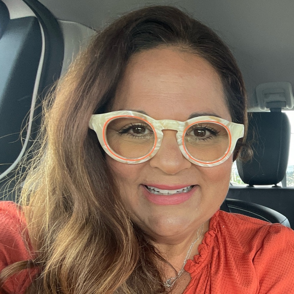 Meet your Posher, Carolina